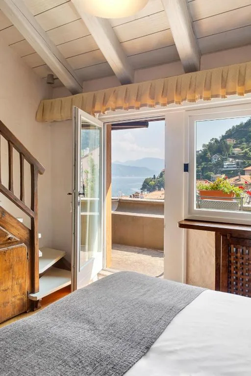 Camera Matrimoniale/Doppia con Letti Singoli con Vista Lago. — Hotel Pironi