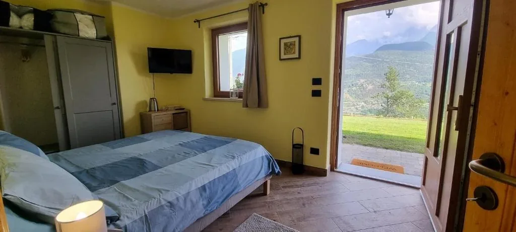 Camera Matrimoniale/Doppia con Letti Singoli con Vista Montagna — Lo Noyer et les Roses