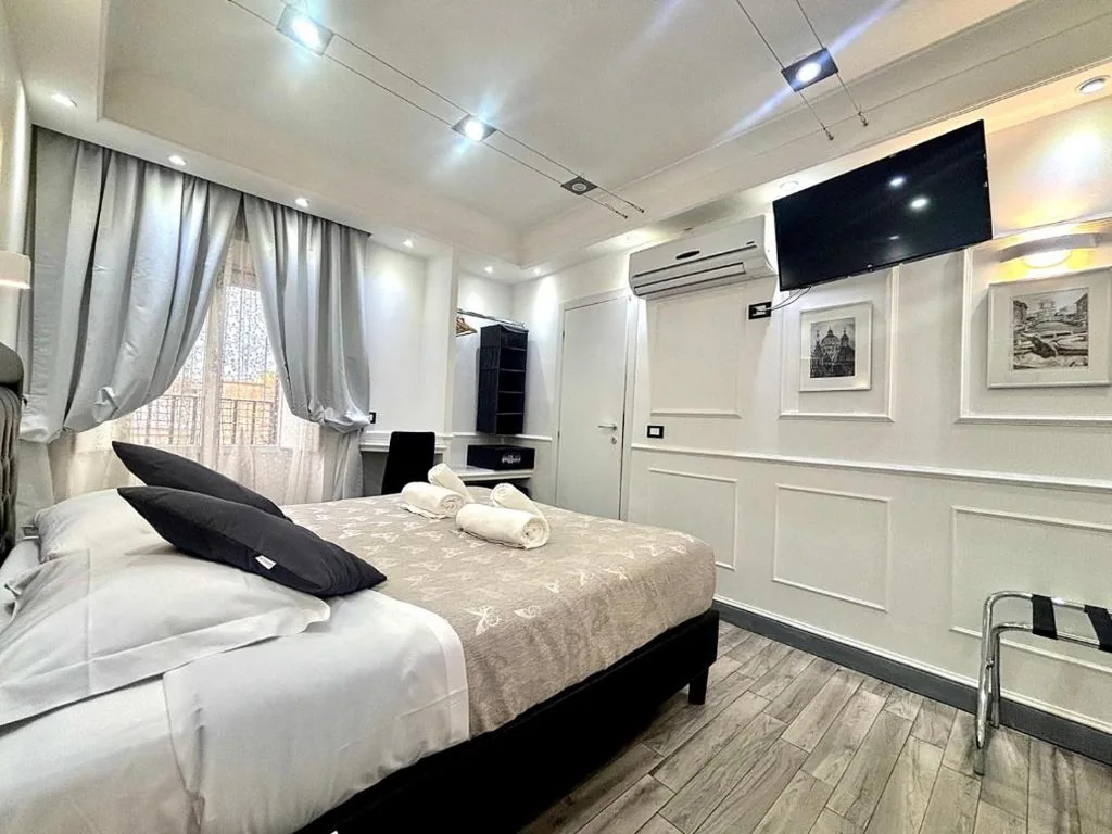 Double/Twin Room with View — Locanda Parlamento