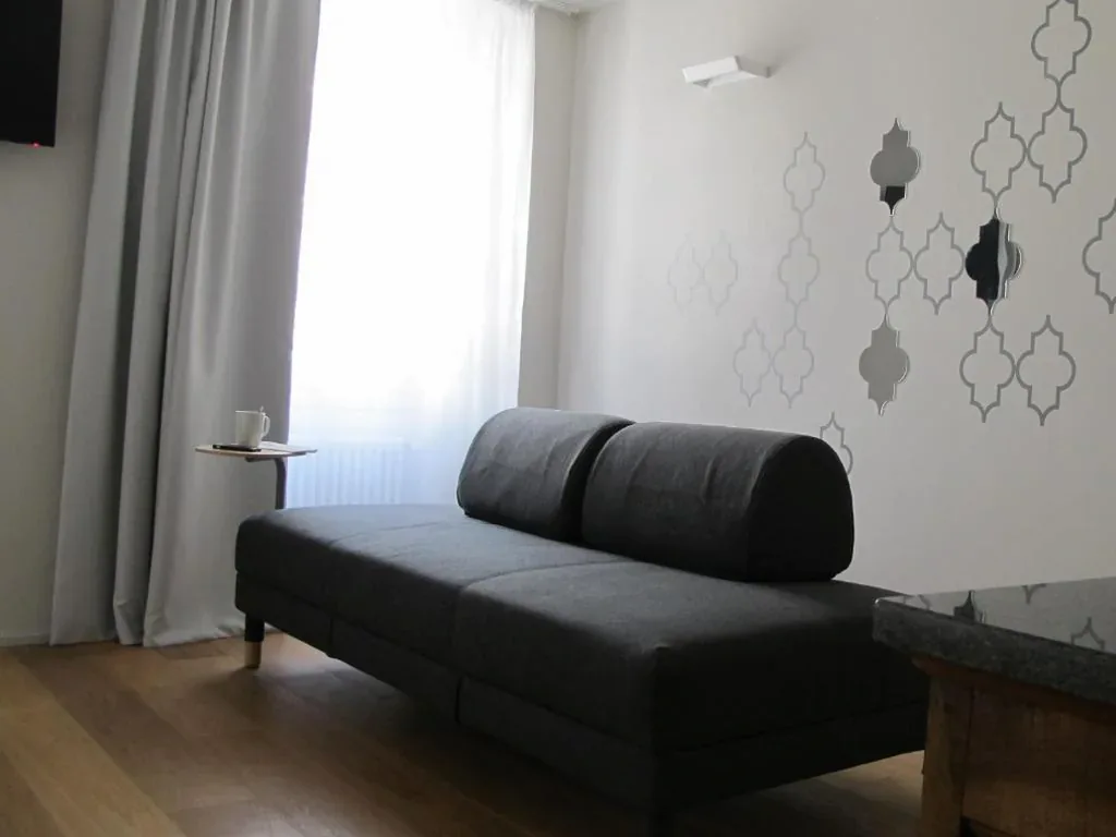 Double Room with Twin Beds and City View — Maison Alliod