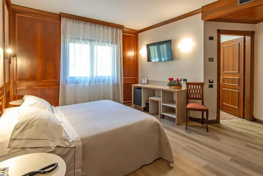 Double/Twin Room with Mountain View — Relais Du Foyer