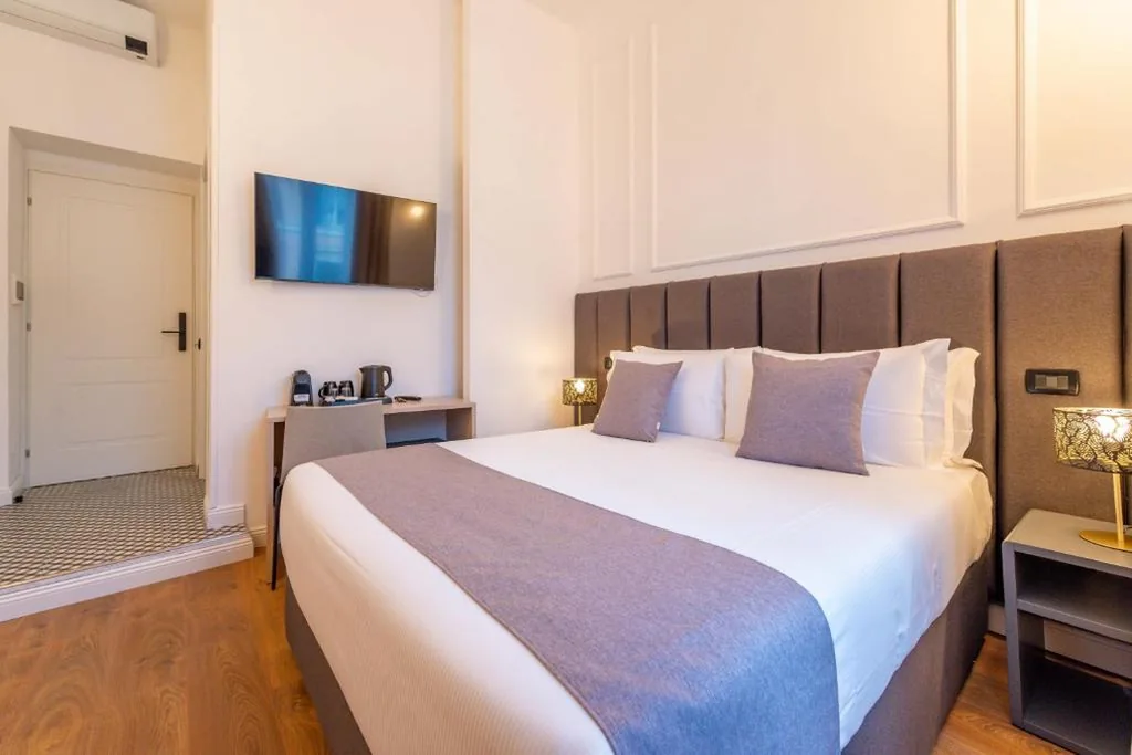 Camera Matrimoniale/Doppia con Letti Singoli — Crescenzio 74 Boutique Guest House by Ghor
