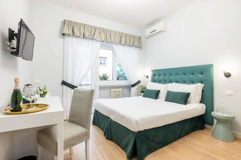 Double/Twin Room with Single Beds — Domus Bella Roma
