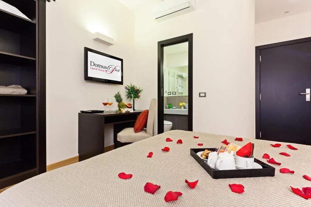 Camera Matrimoniale/Doppia con Letti Singoli — Domus Best Guest House