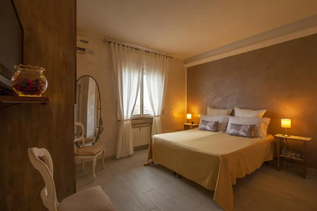 Camera Matrimoniale/Doppia con Letti Singoli — ELA GUEST HOUSE