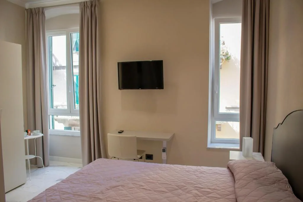 Double Room/Twin Room — Fidelio