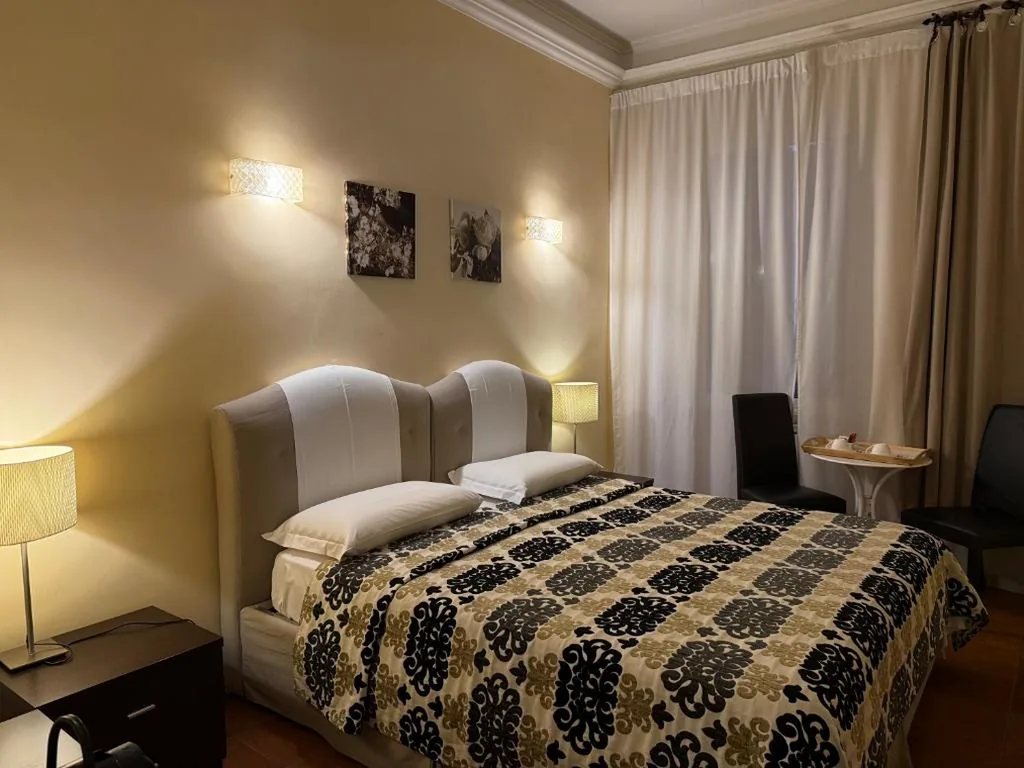 Camera Matrimoniale/Doppia con Letti Singoli — Glamour Center Of Rome