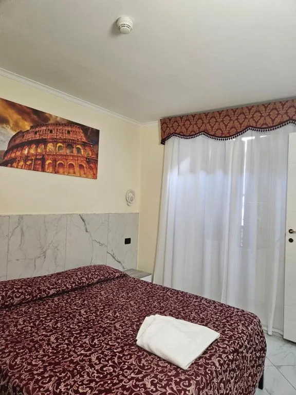 Camera Matrimoniale/Doppia con Letti Singoli — Guest house Tiche