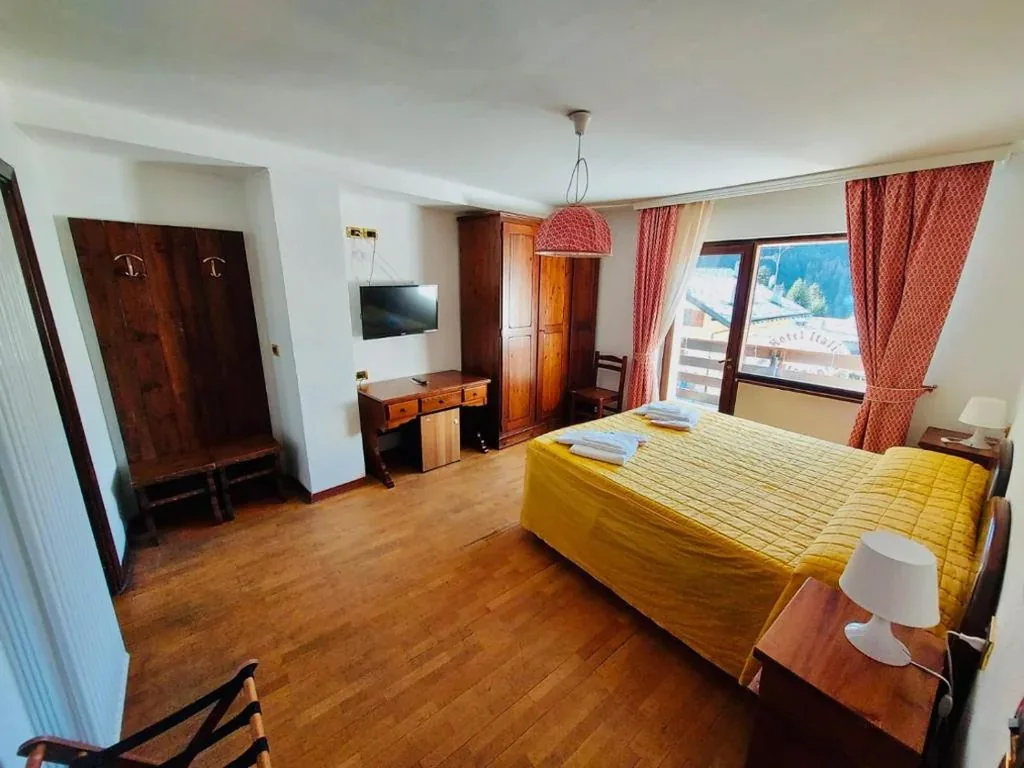Camera Matrimoniale/Doppia con Letti Singoli — HG Hotel Italia