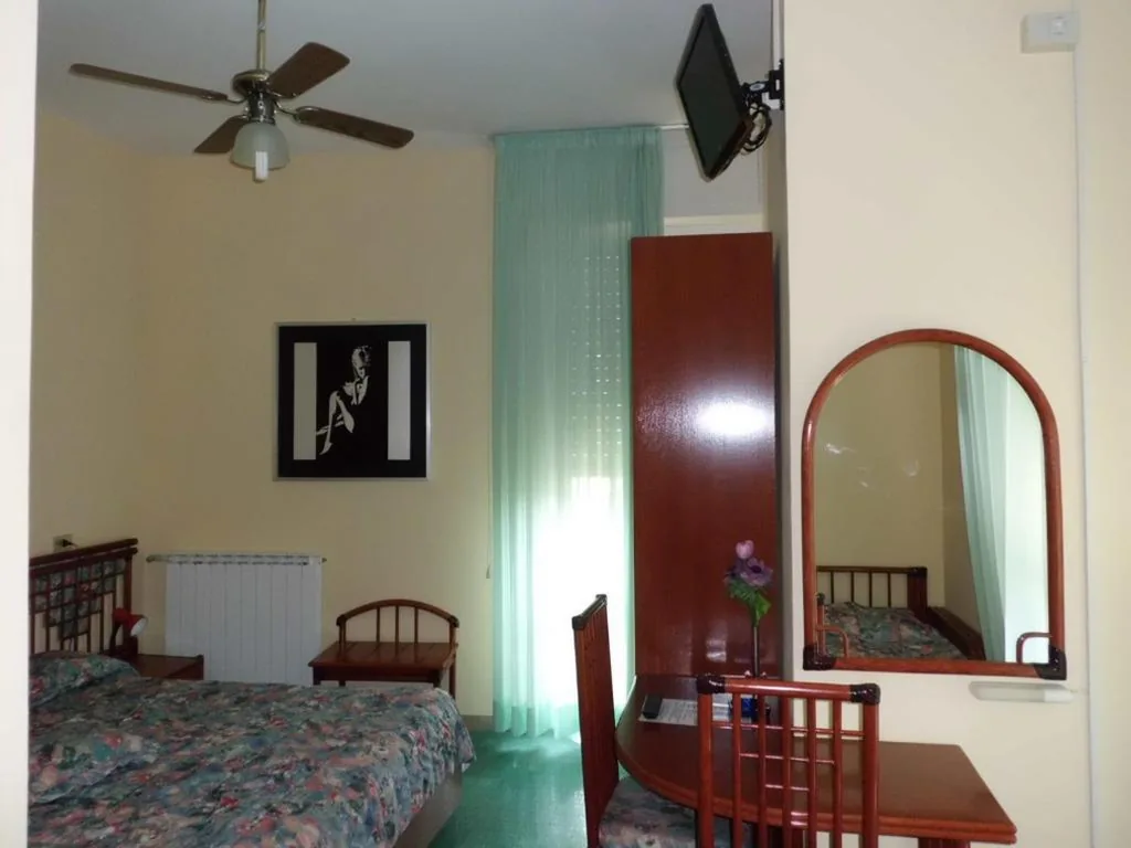 Camera Matrimoniale/Doppia con Letti Singoli — Hotel 5 Terre