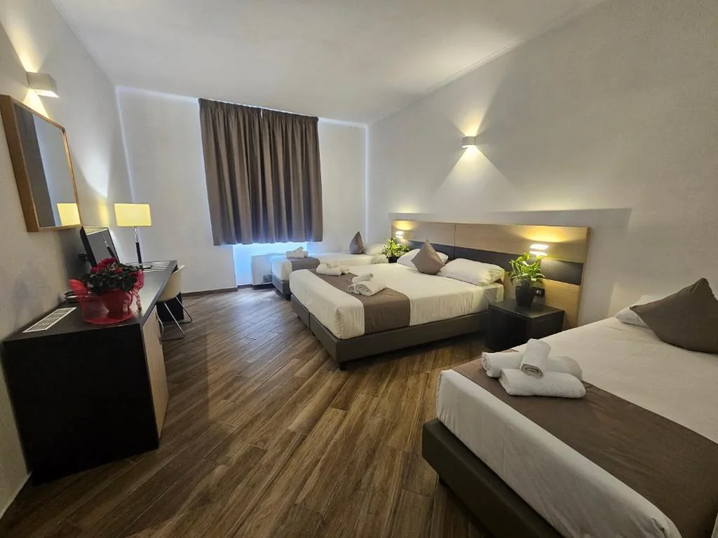 Camera Matrimoniale/Doppia con Letti Singoli — Hotel Alba Roma