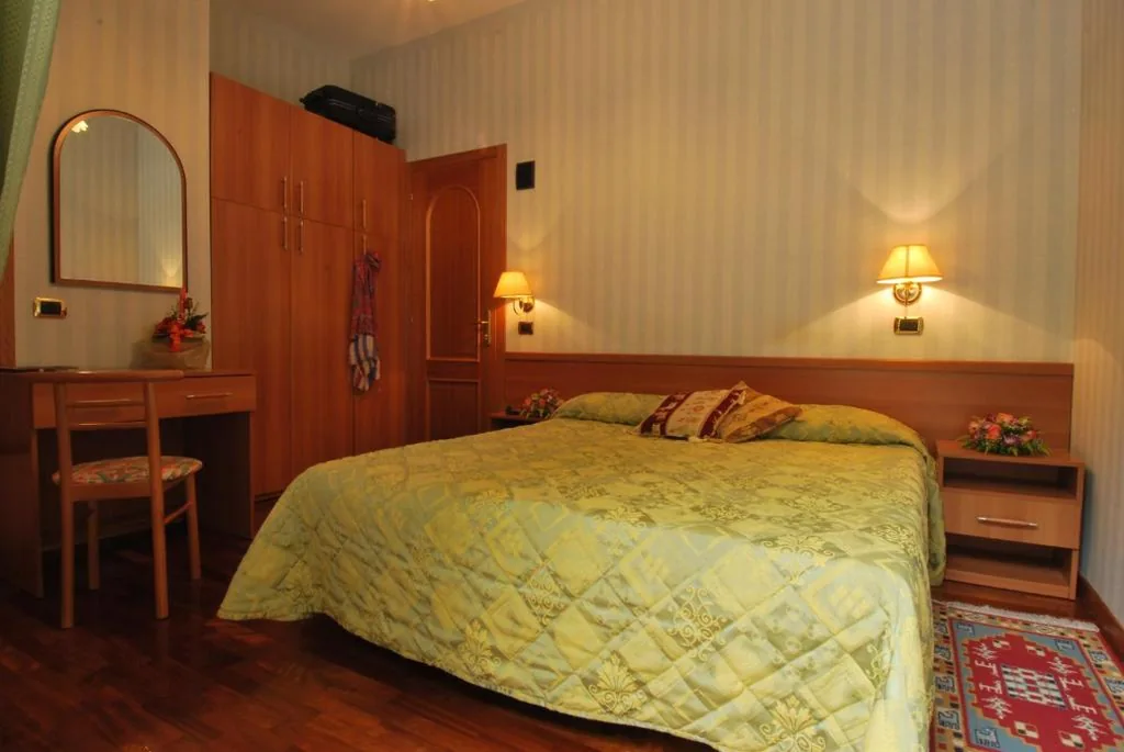 Double/Twin Room — Hotel Ambrosi