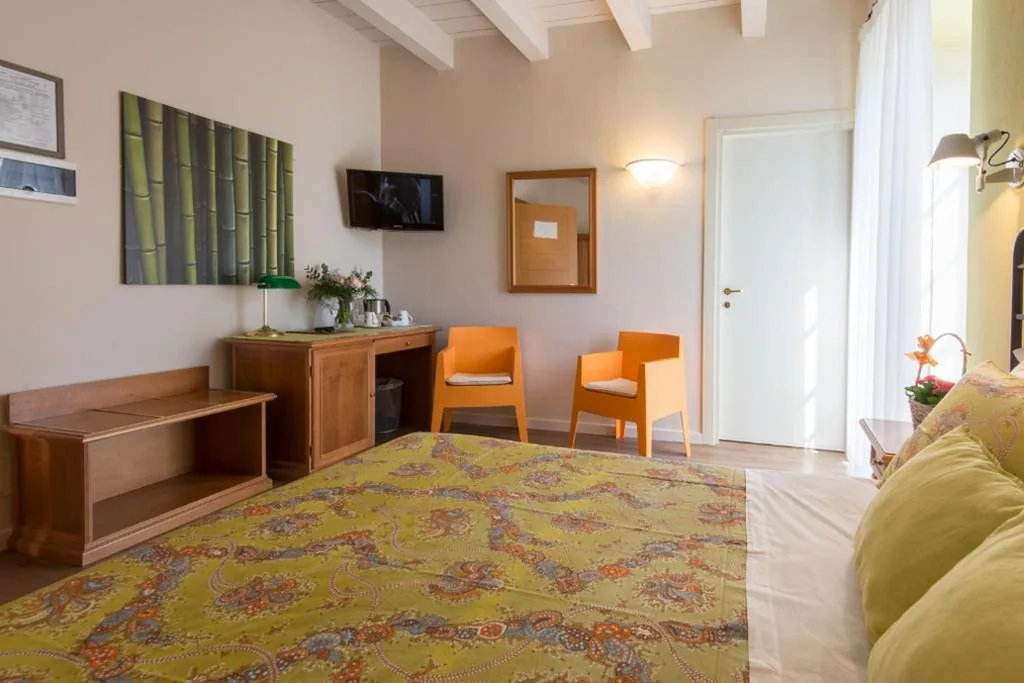 Camera Matrimoniale/Doppia con Letti Singoli — Hotel Antica Stallera