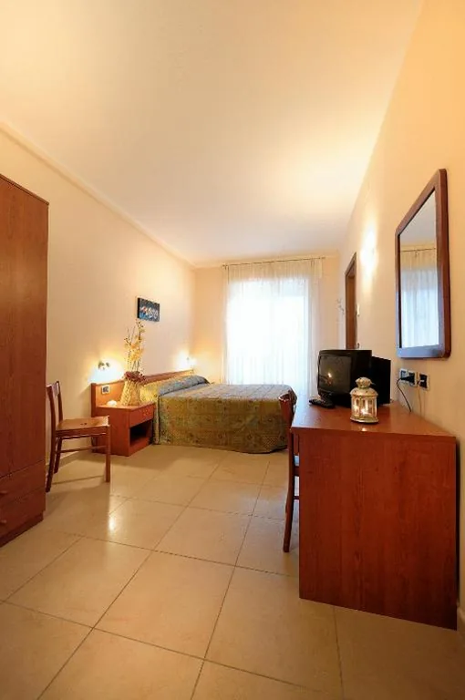 Camera Matrimoniale/Doppia con Letti Singoli — Hotel Arma Ristorante