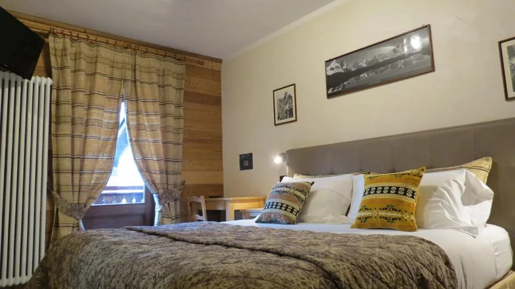 Double or Twin Room — Hotel Astoria