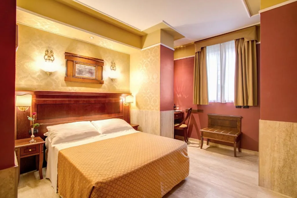 Double/Twin Room — Hotel Aurelius