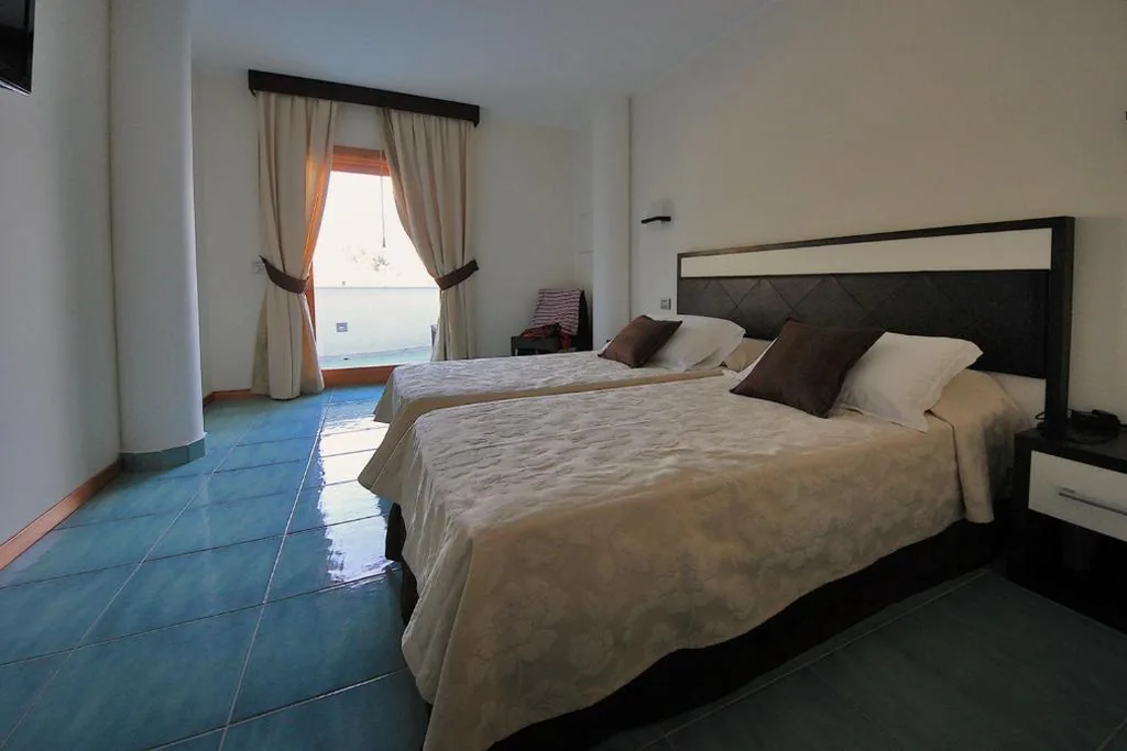 Camera Matrimoniale/Doppia con Letti Singoli — Hotel Bagni Arcobaleno