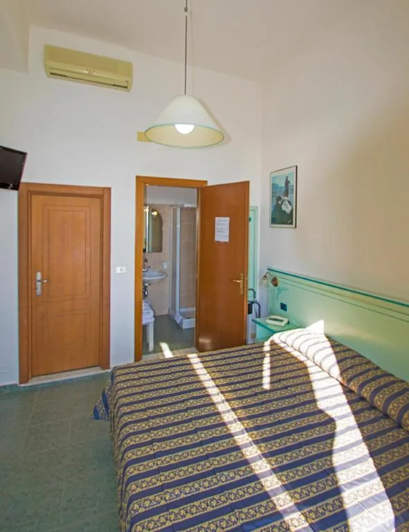 Camera Matrimoniale/Doppia con Letti Singoli — Hotel Baia