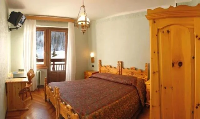 Camera Matrimoniale/Doppia con Letti Singoli — Hotel Banchetta