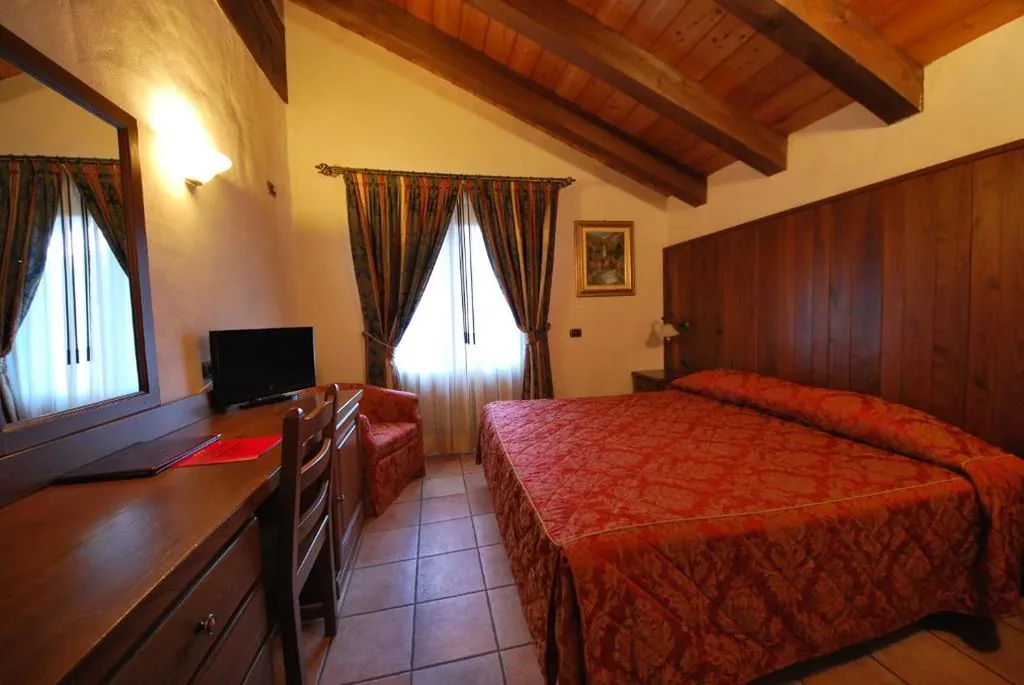 Double/Twin Room — Hotel Bellevue