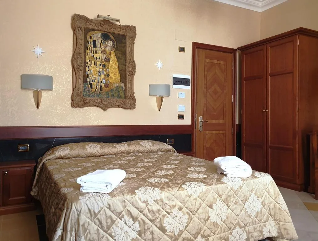 Camera Matrimoniale/Doppia con Letti Singoli — Hotel Bolivar
