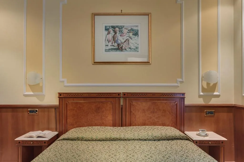 Double/Twin Room — Hotel Borromeo