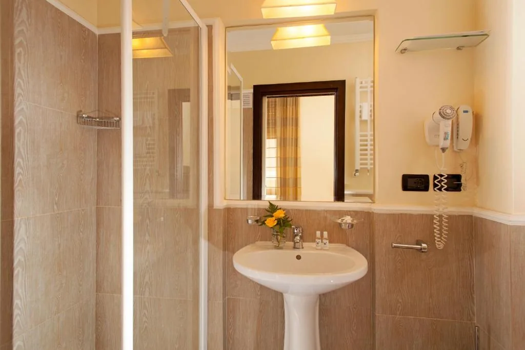 Double/Twin Room — Hotel Buenos Aires