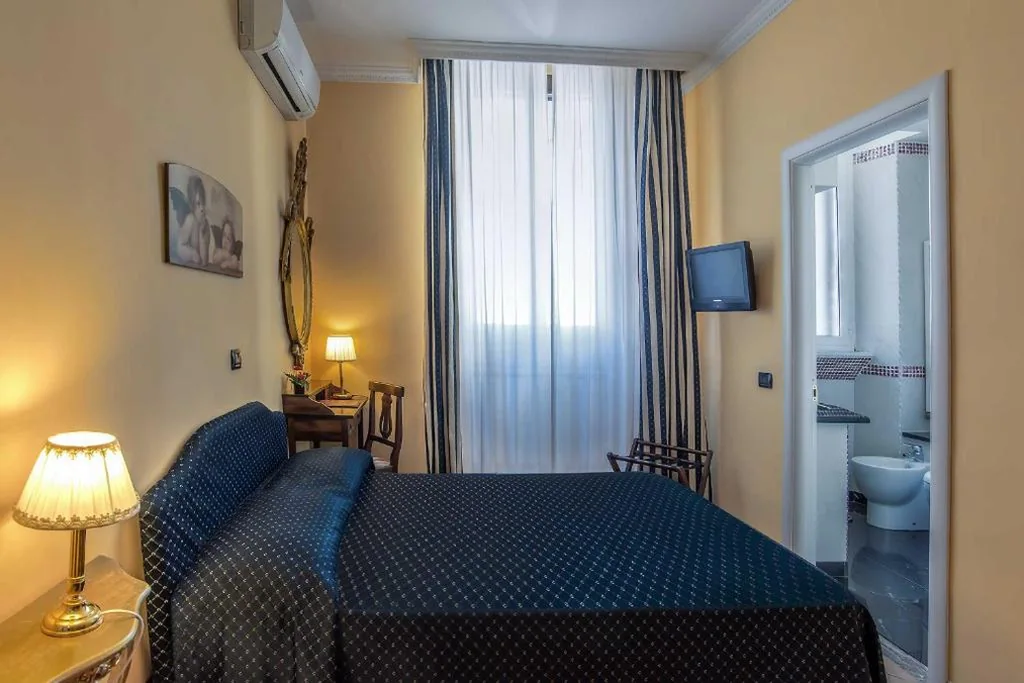Camera Matrimoniale/Doppia con Letti Singoli — Hotel Caracciolo