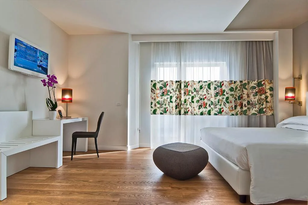 Double/Twin Room — Hotel Caravel