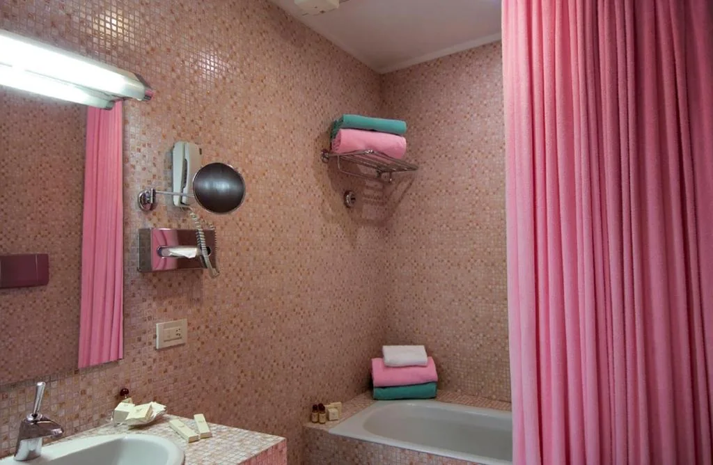 Double/Twin Room — Hotel Columbia
