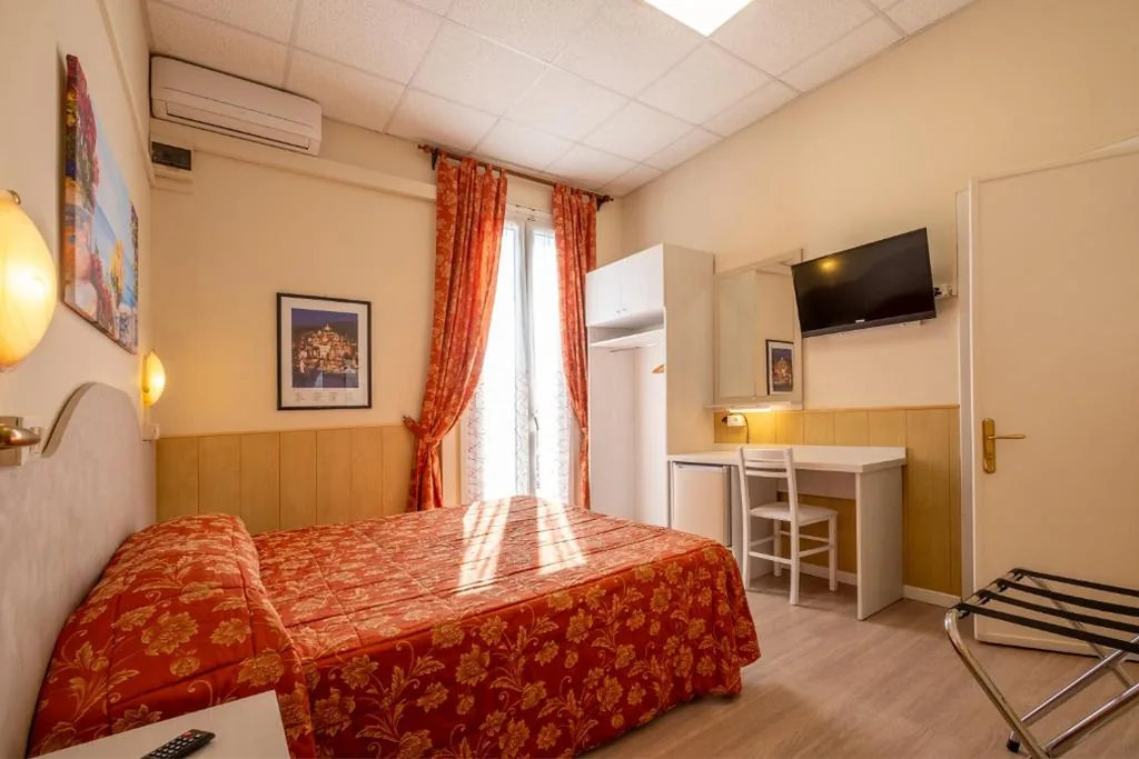 Camera Matrimoniale/Doppia con Letti Singoli — Hotel Corso