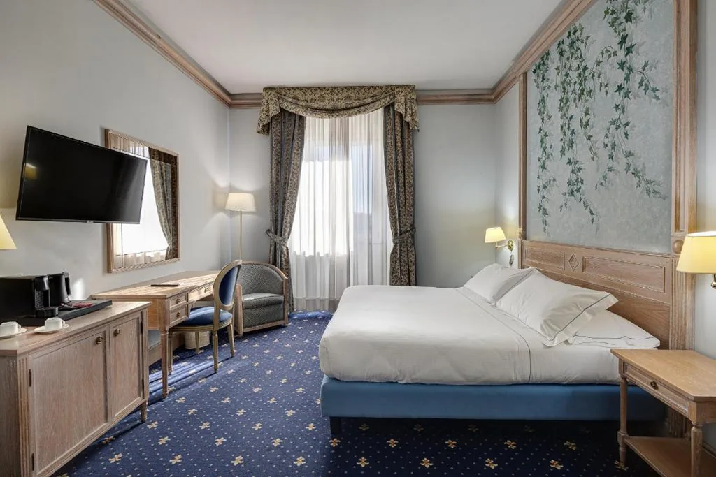 Camera Matrimoniale/Doppia con Letti Singoli — Hotel De La Ville