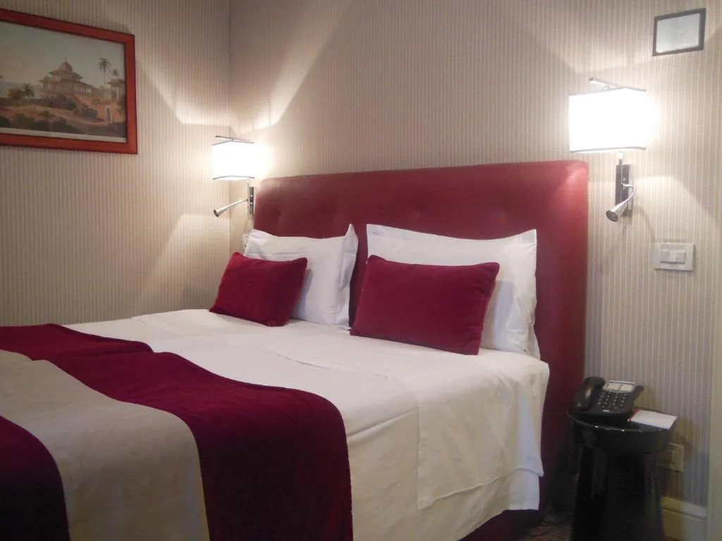 Camera Matrimoniale/Doppia con Letti Singoli — Hotel dei Borgognoni