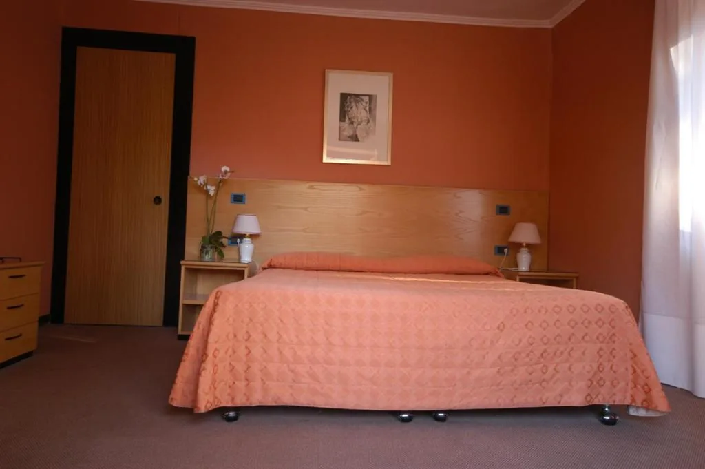 Camera Matrimoniale/Doppia con Letti Singoli — Hotel Des Geneys