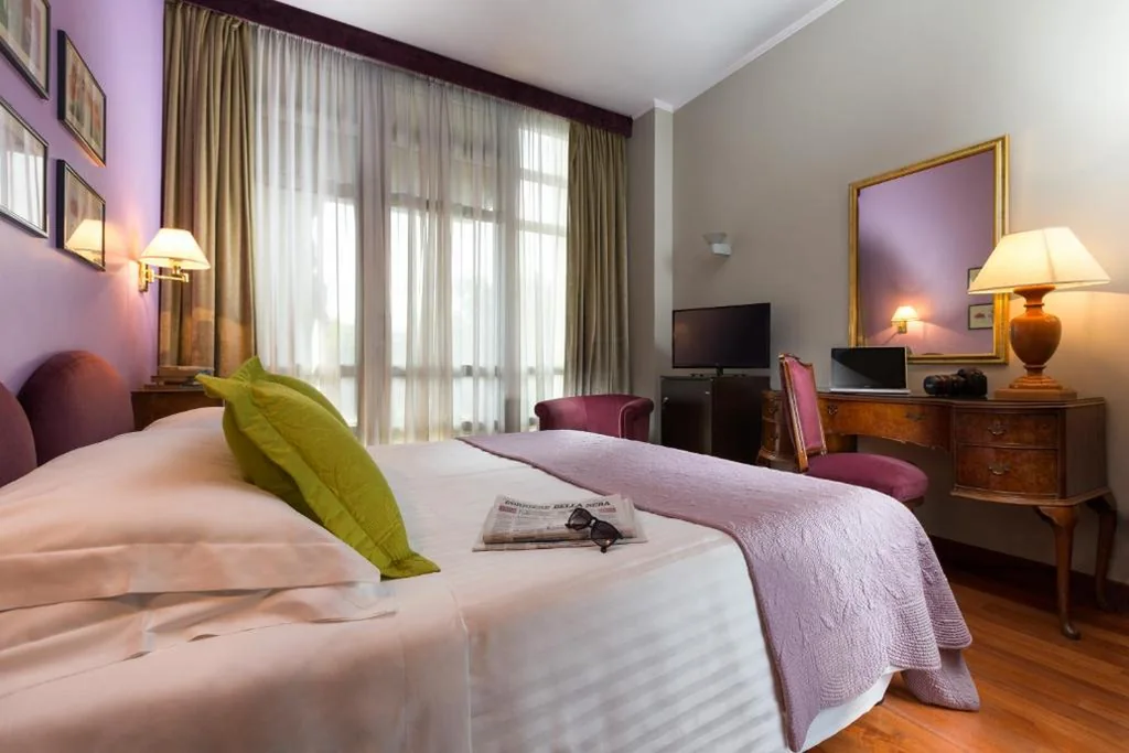 Double/Twin Room — Hotel Fenix