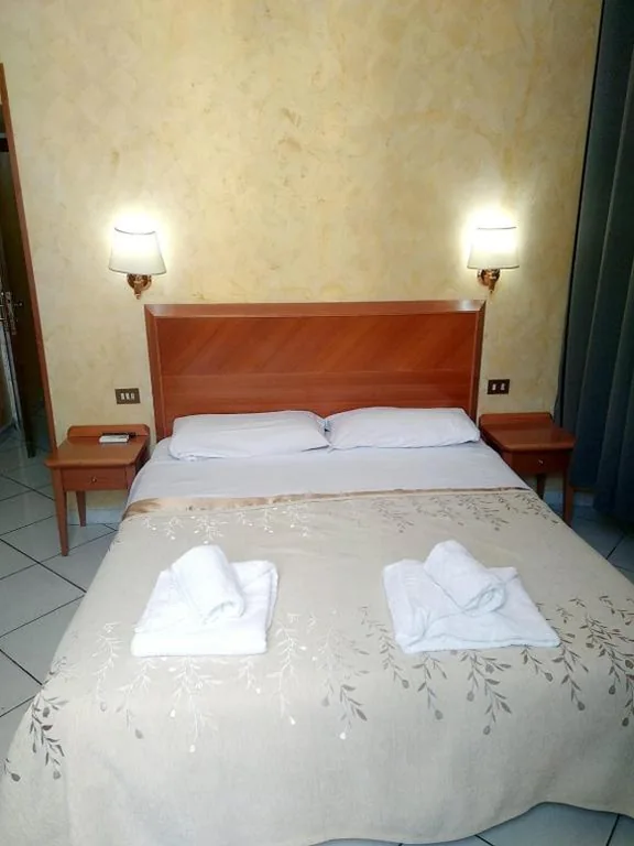 Double Room/Twin Room with Single Beds — Hotel Ferrari