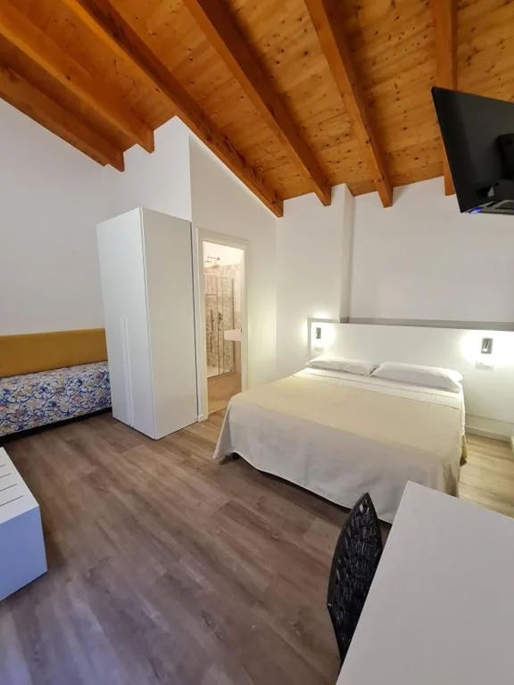 Double/Twin Room with Single Beds — Hotel Giardino del Sole
