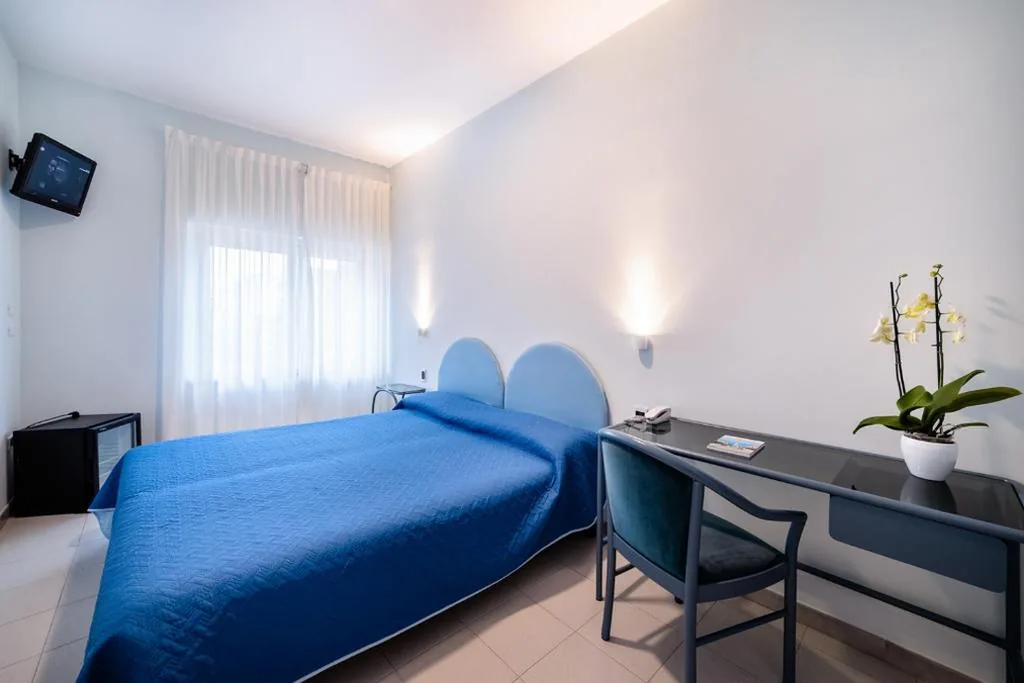 Camera Matrimoniale/Doppia con Letti Singoli — Hotel Il Gabbiano