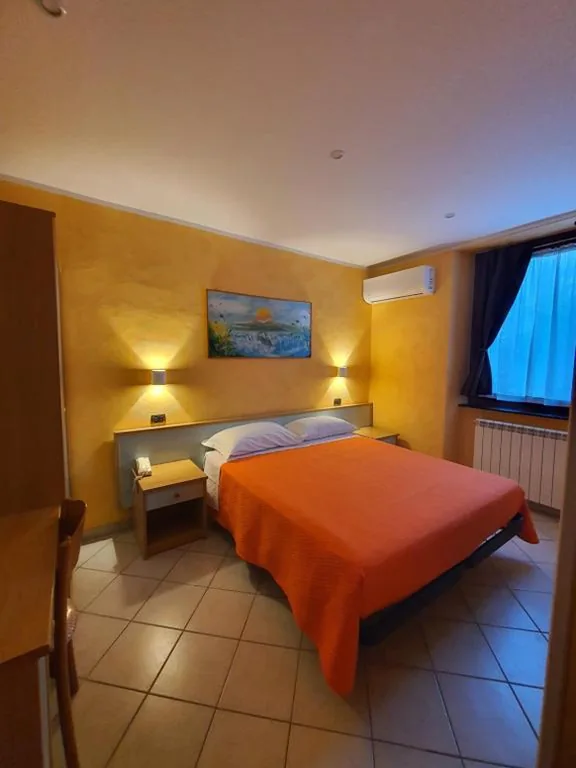 Camera Matrimoniale/Doppia con Letti Singoli — Hotel Isolabella