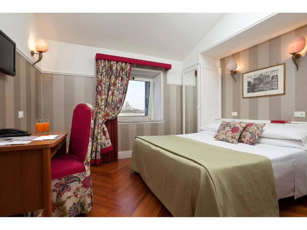 Double/Twin Room — Hotel Kennedy