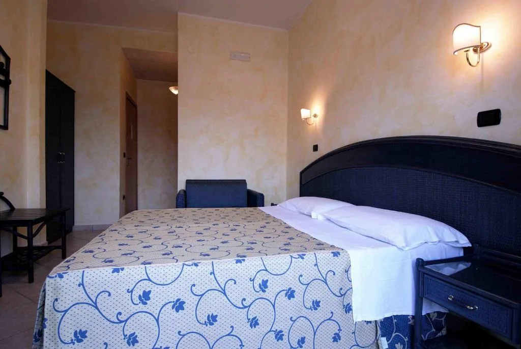 Double/Twin Room — Hotel L’Approdo