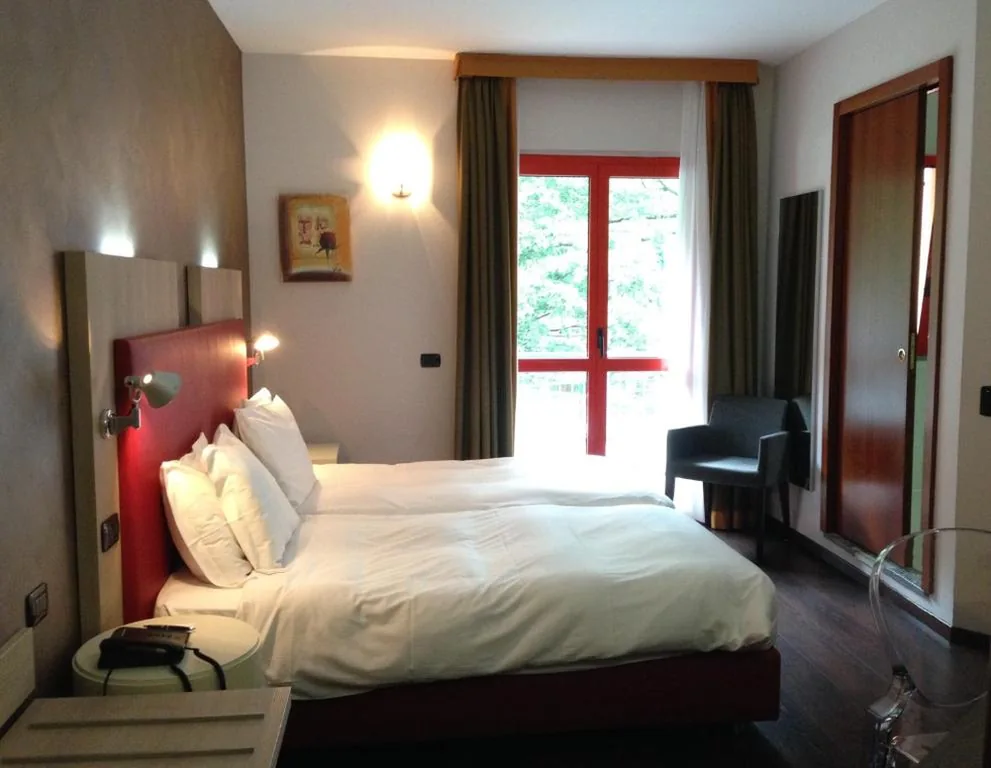 Camera Matrimoniale/Doppia con Letti Singoli — Hotel L’Approdo