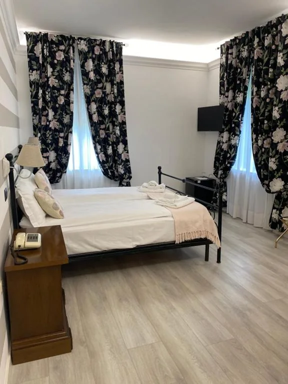 Camera Matrimoniale/Doppia con Letti Singoli — Hotel La Fontana
