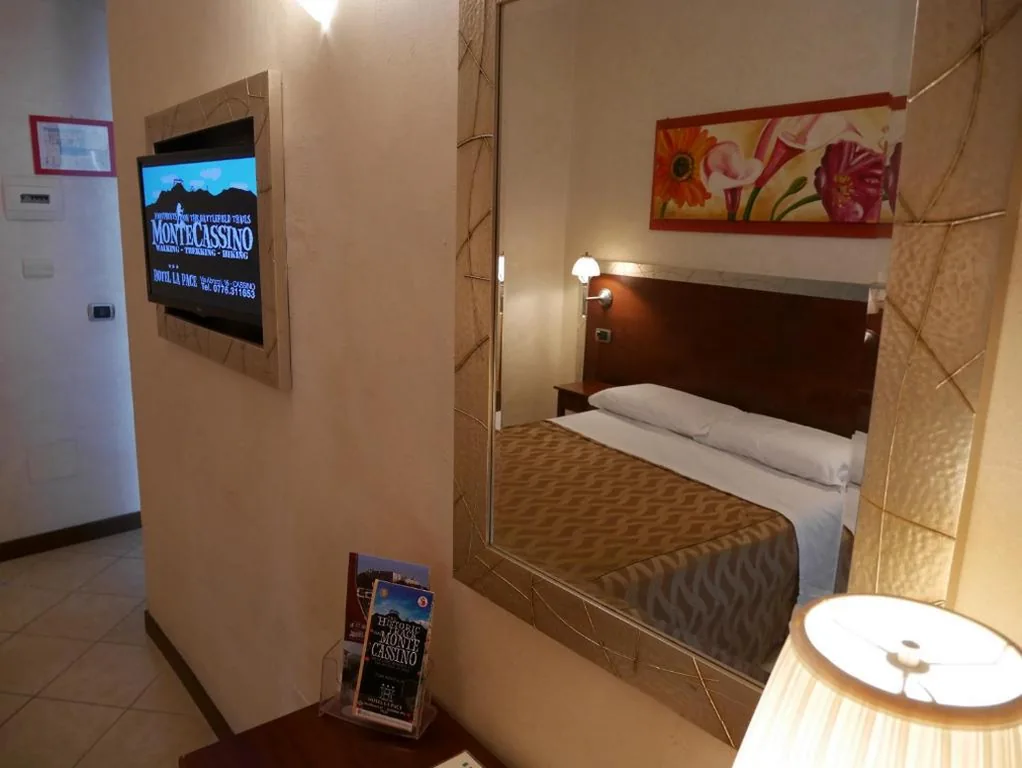 Camera Matrimoniale/Doppia con Letti Singoli — Hotel La Pace – Experience