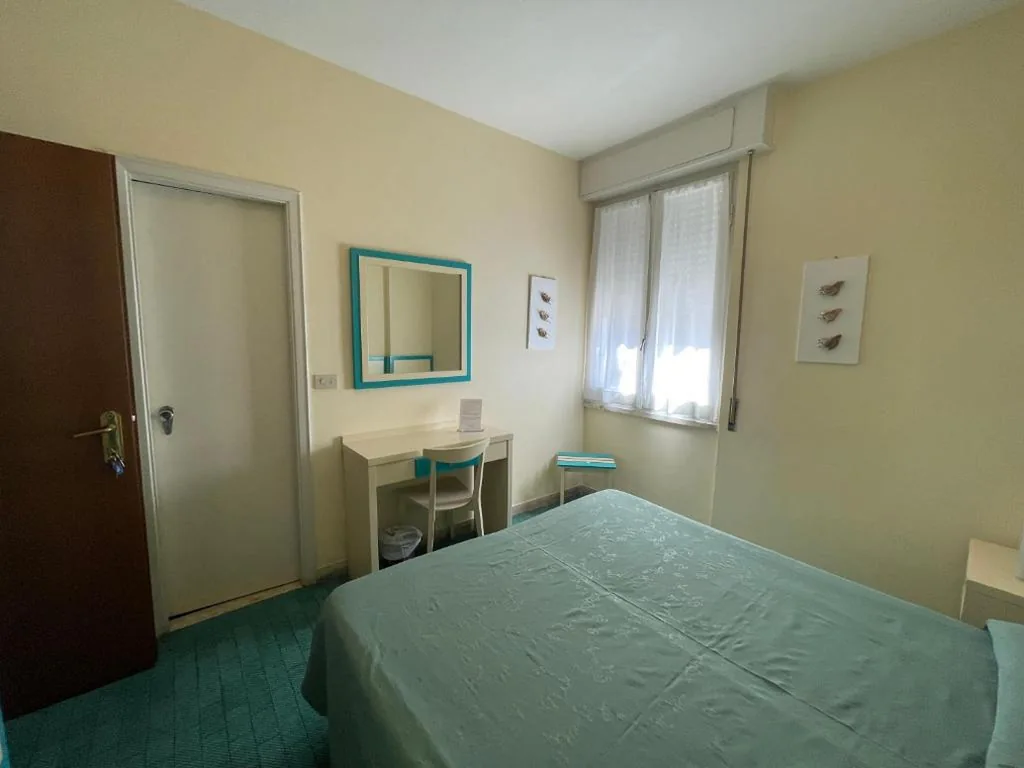 Camera Matrimoniale/Doppia con Letti Singoli — Hotel La Scogliera