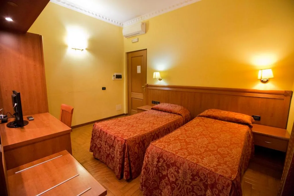 Double Room with Twin Beds — Hotel Lella