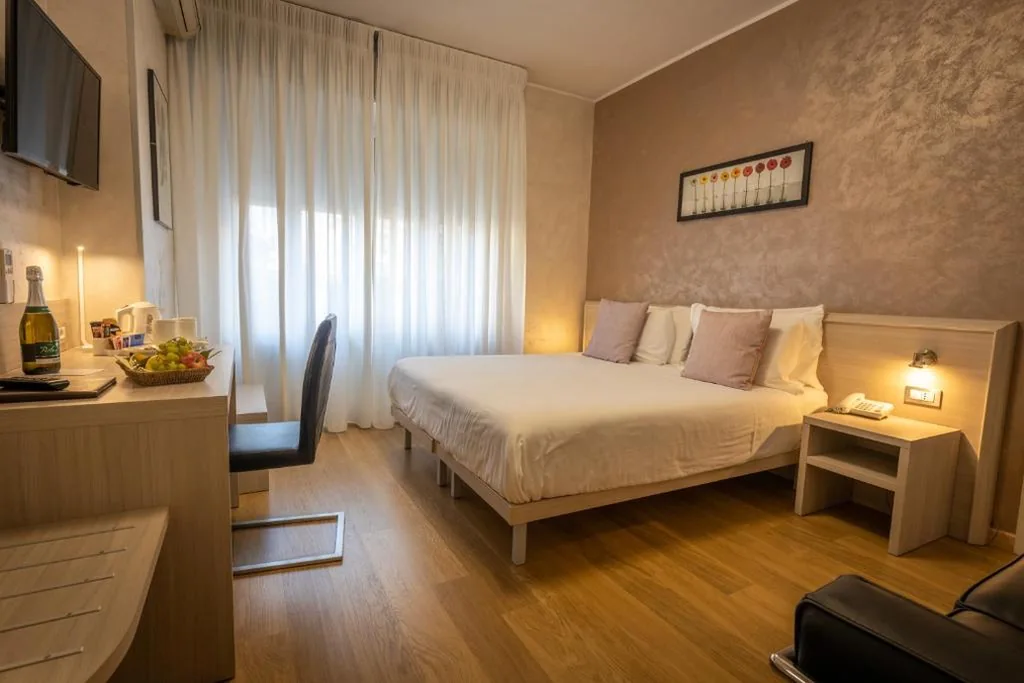 Camera Matrimoniale/Doppia con Letti Singoli — Hotel Lis