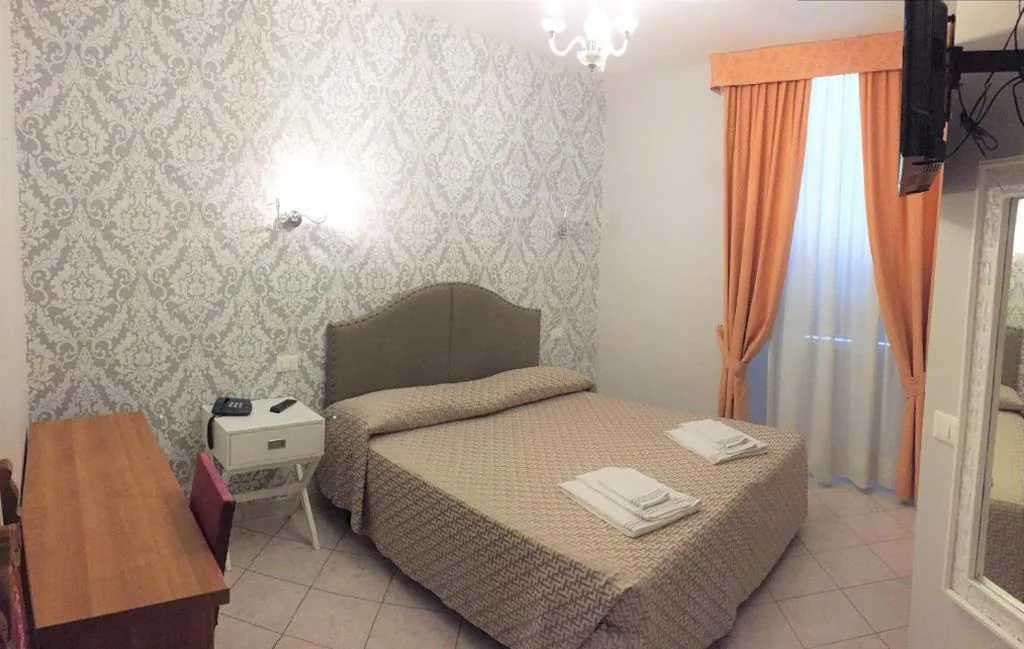 Camera Matrimoniale/Doppia con Letti Singoli — Hotel Lo Scudiero