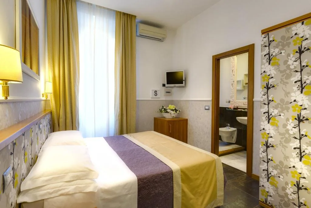 Camera Matrimoniale/Doppia con Letti Singoli — Hotel Marcantonio
