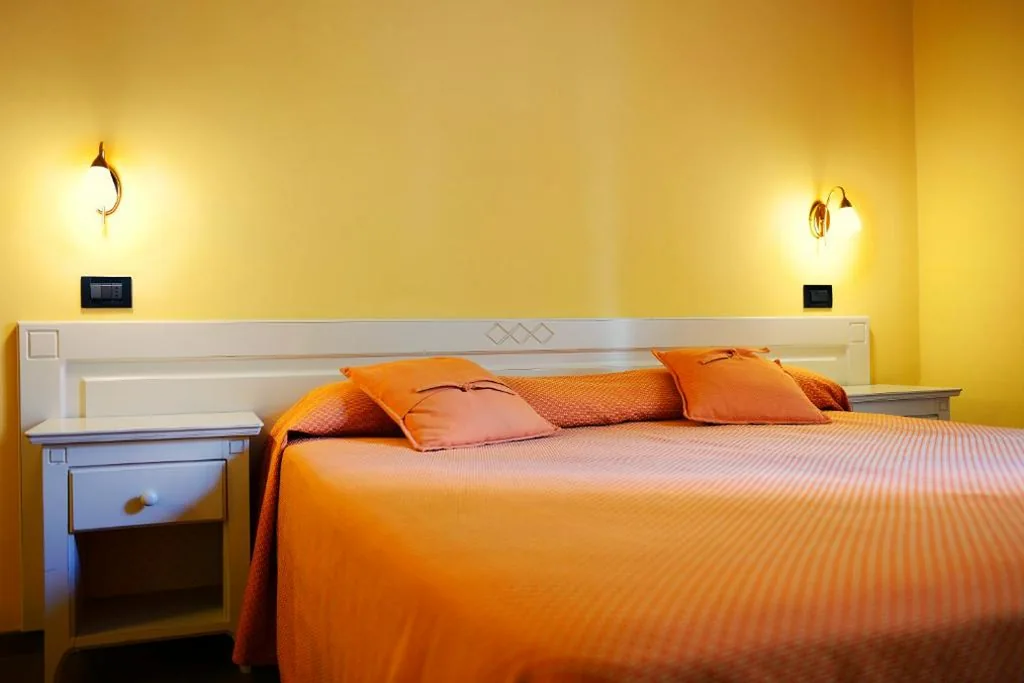 Double/Twin Room — Hotel Marisa